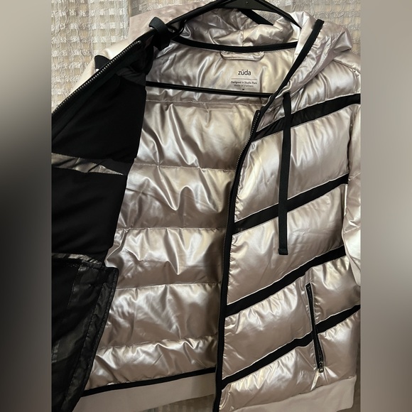 🩶 NWOT! Super Warm Metallic Puffer Coat - Picture 4 of 6